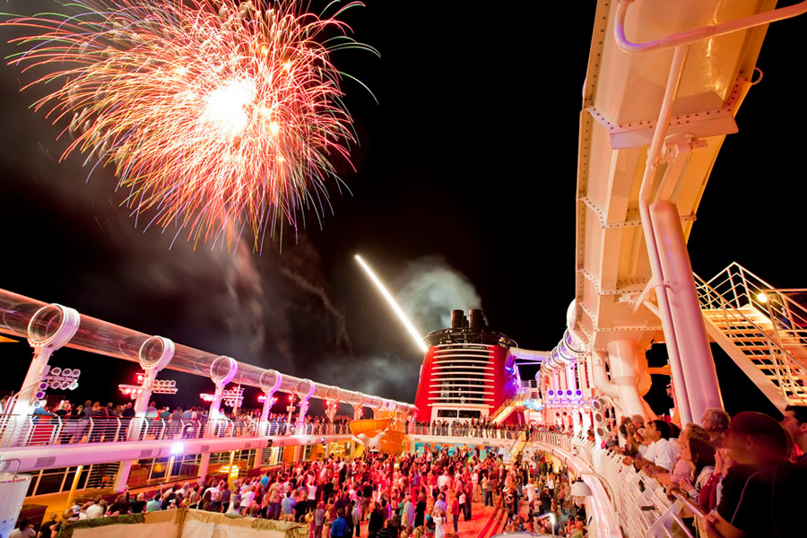 Cruceros Disney, espectáculo fuegos artificiales